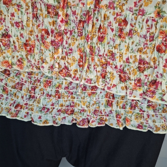 Love Squared floral Top Sz L 21ptp x 22L - Picture 3 of 5
